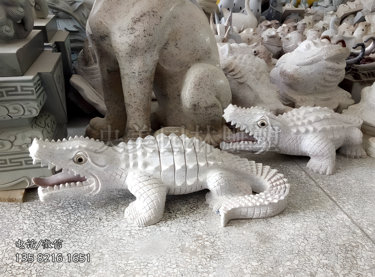 大理石石刻小鱷魚造型