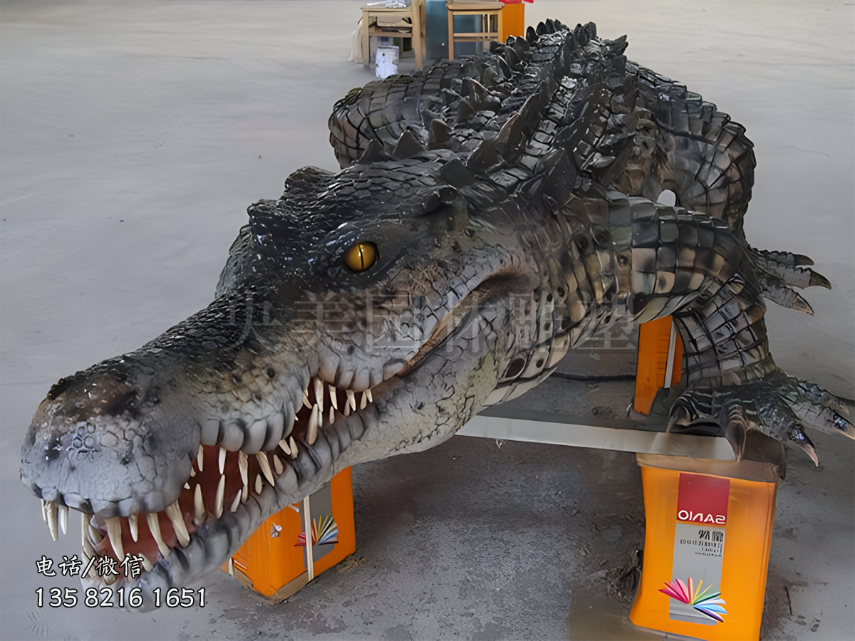仿真鱷魚(yú)雕塑