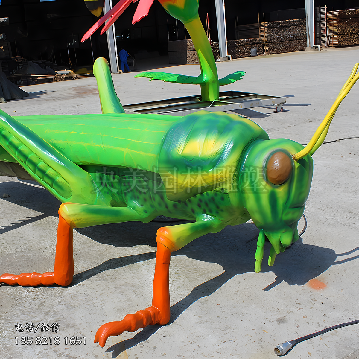 玻璃鋼仿真蚱蜢雕塑