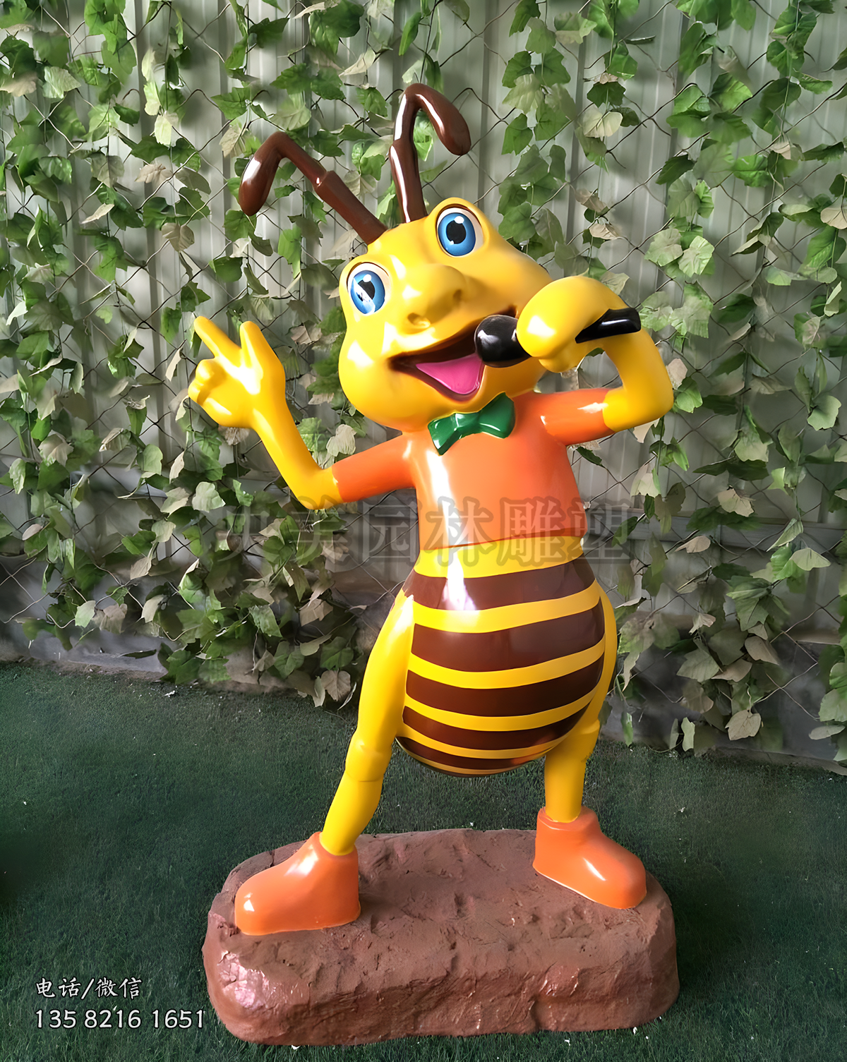 唱歌的卡通蜜蜂雕塑