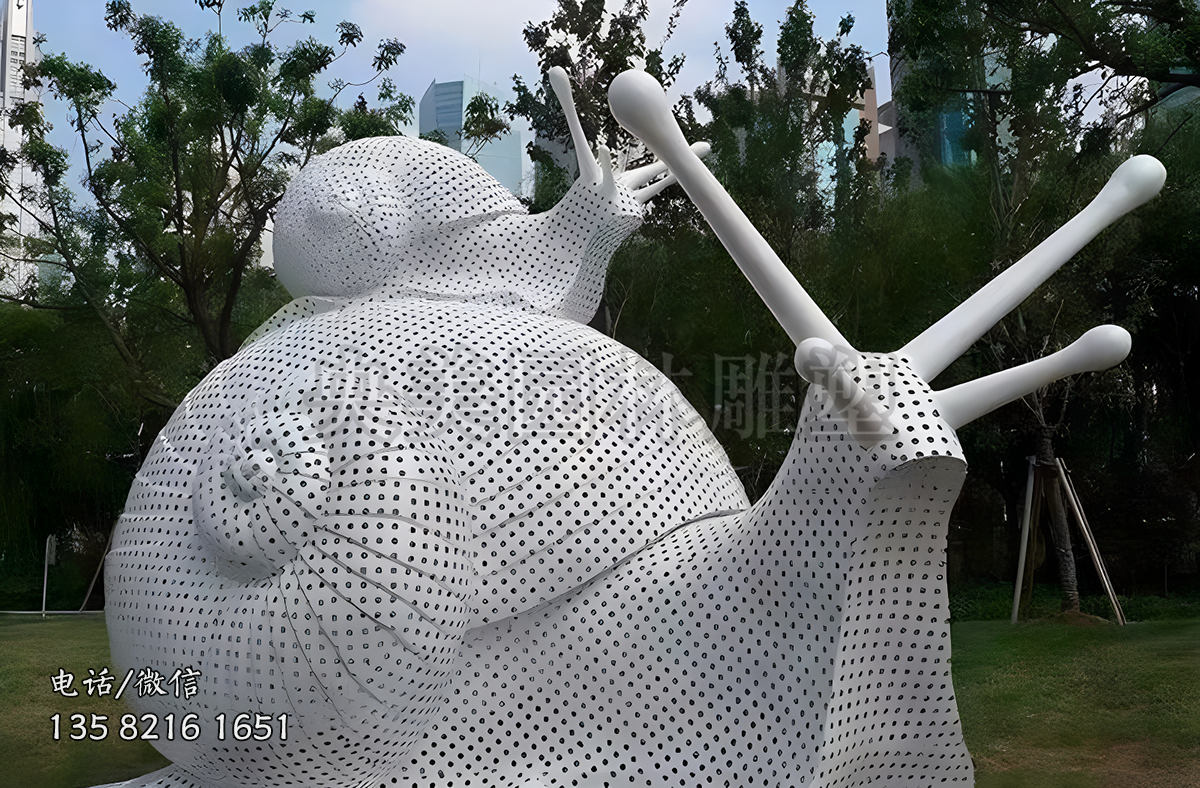 不銹鋼母子鏤空蝸牛雕塑