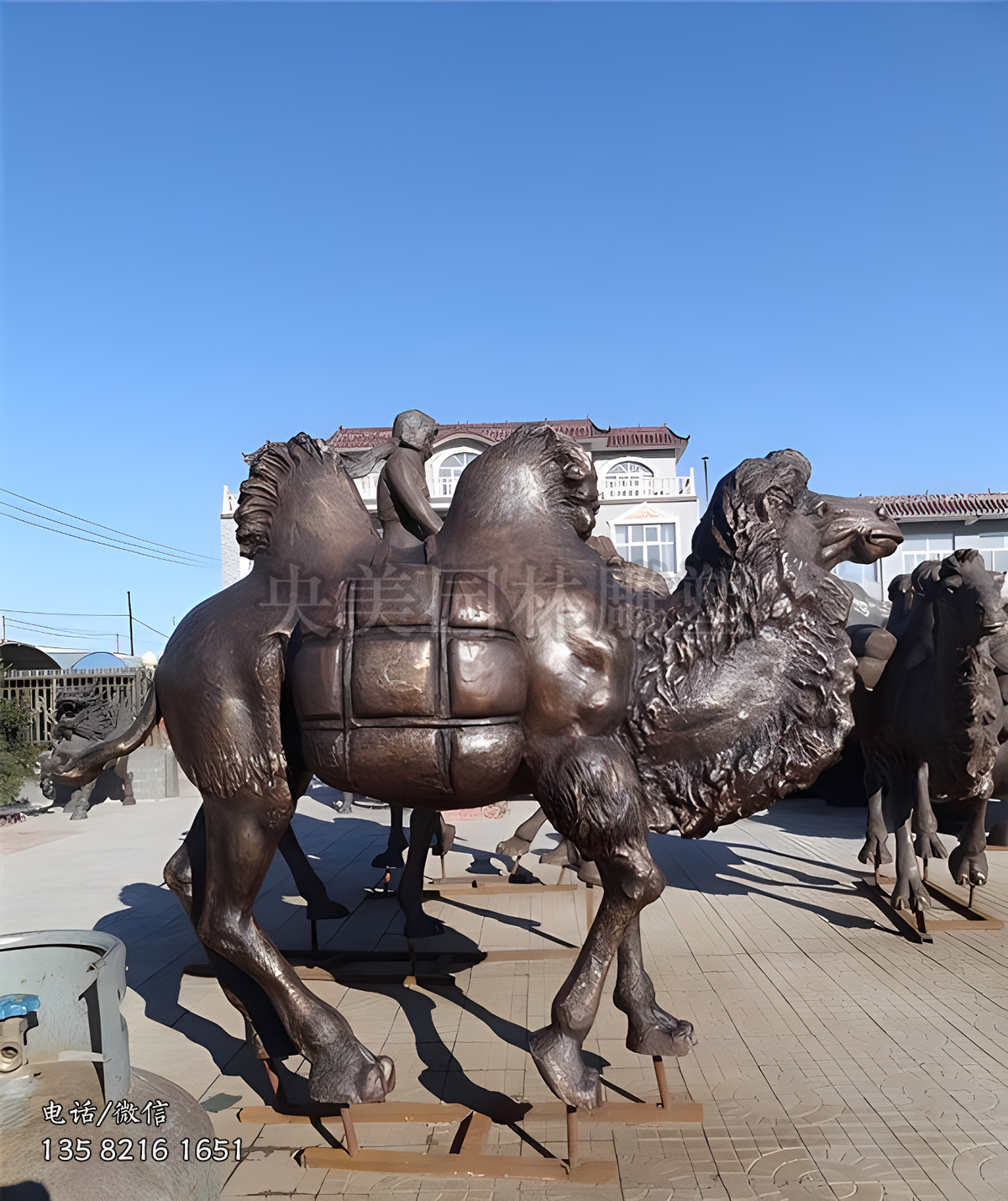 馱貨物的駱駝雕塑