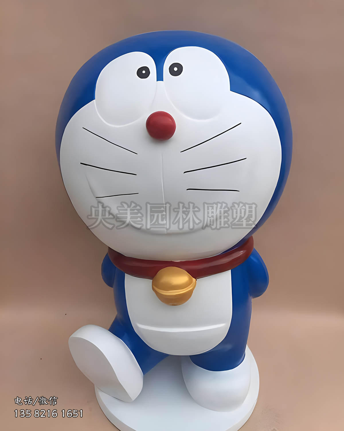 行走的哆啦A夢動漫雕塑
