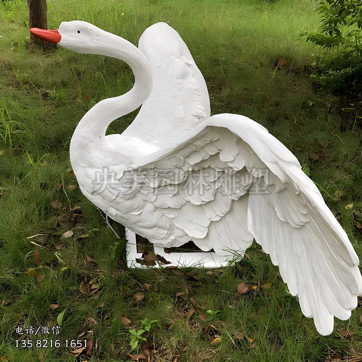 張翅進攻的鵝雕塑