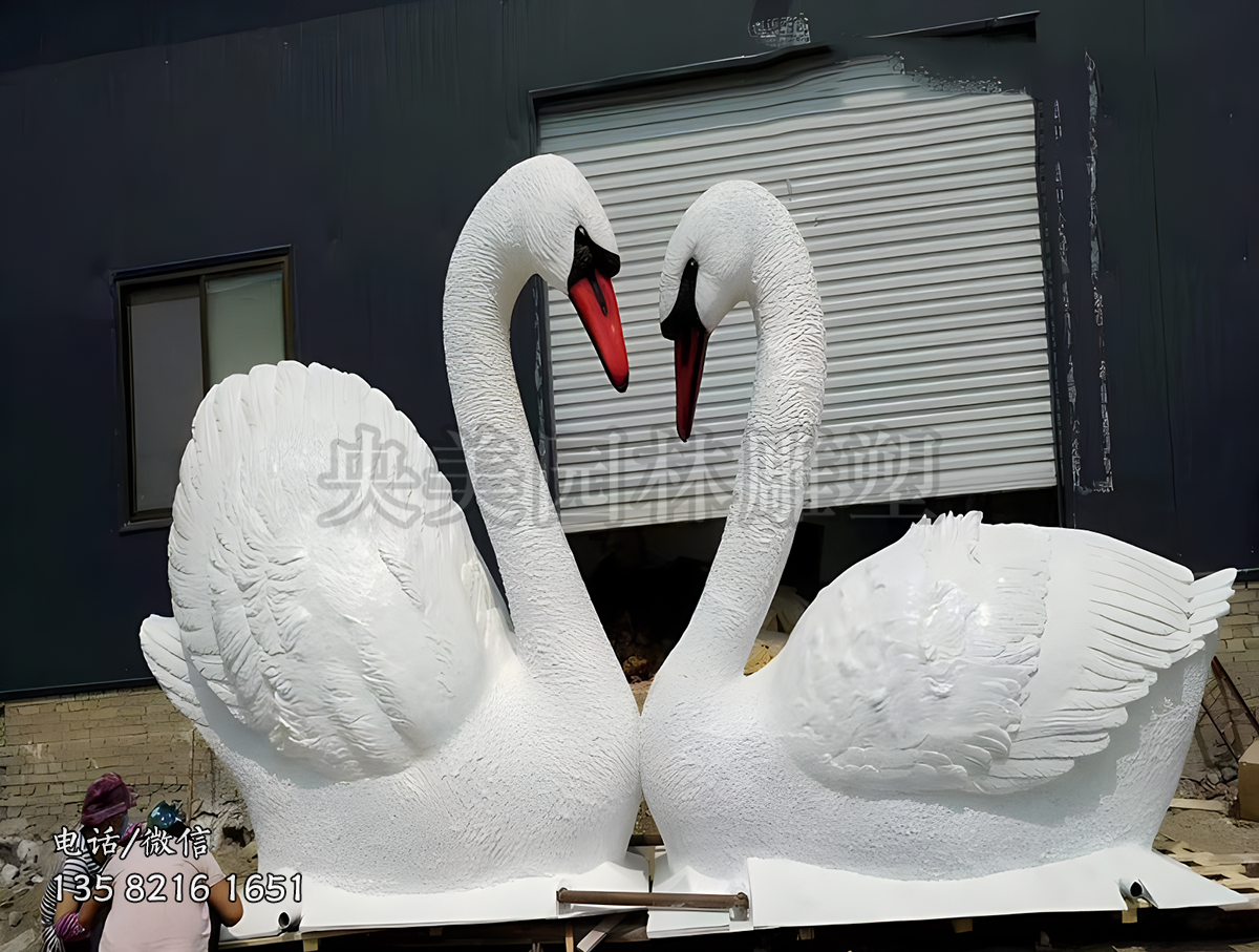 玻璃鋼愛(ài)心天鵝雕塑