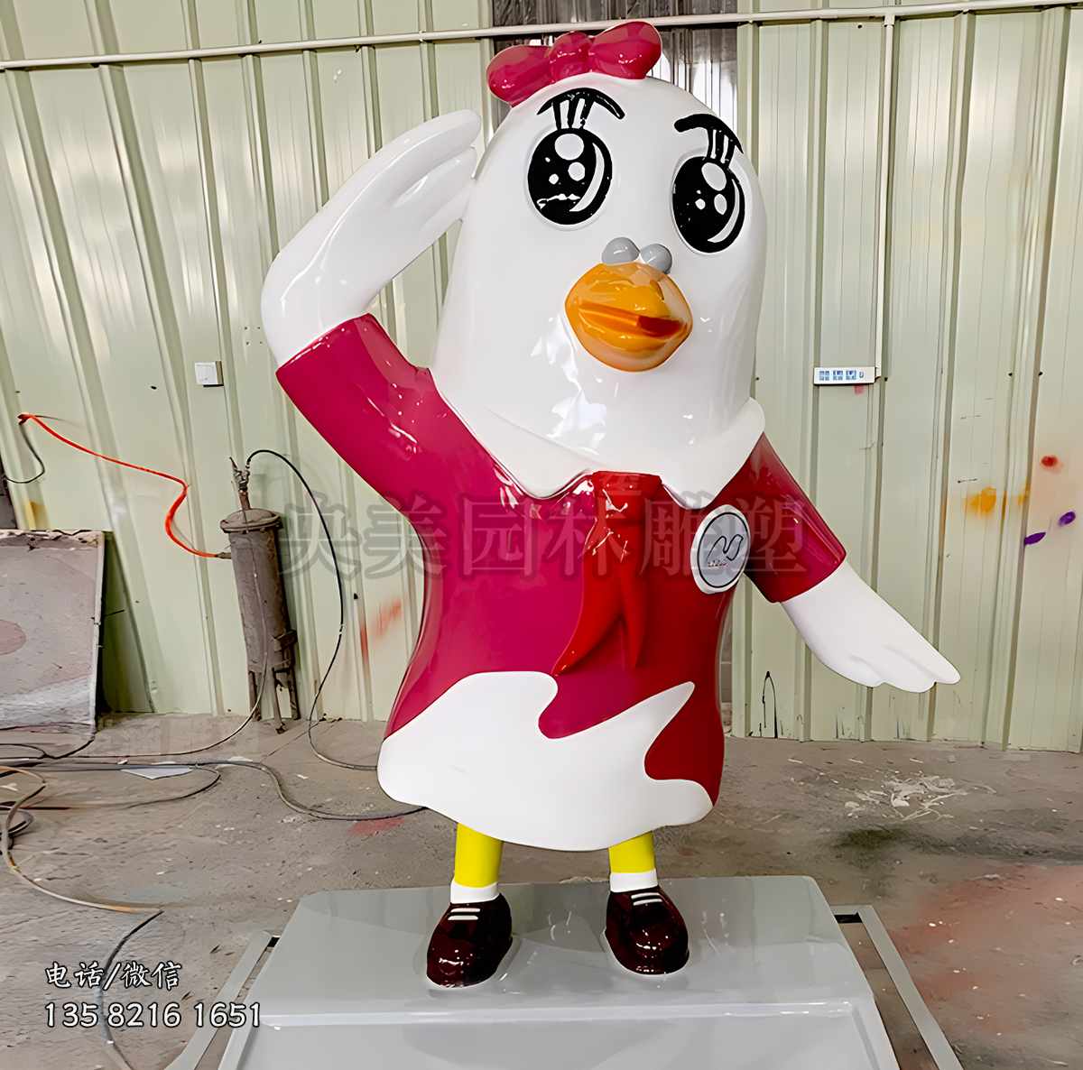 玻璃鋼卡通鴿子敬禮雕塑