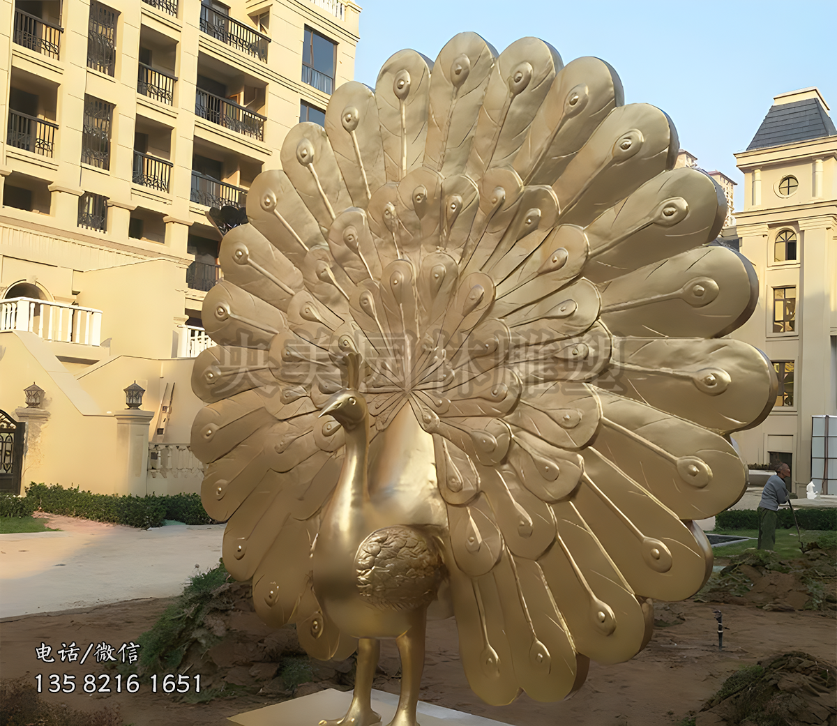 玻璃鋼噴漆開(kāi)屏孔雀雕塑