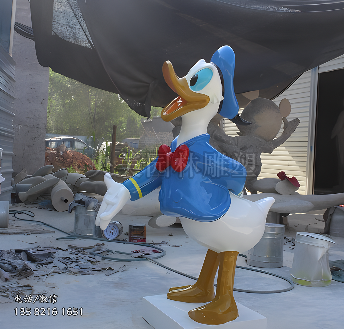 “有請(qǐng)”唐老鴨迎賓卡通動(dòng)漫雕塑