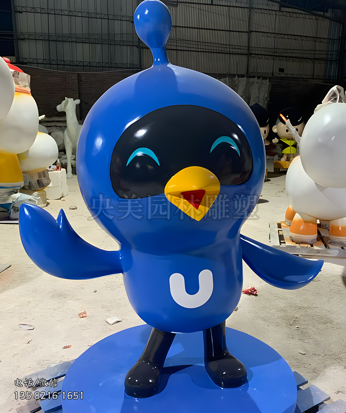 深藍色卡通小雞公仔