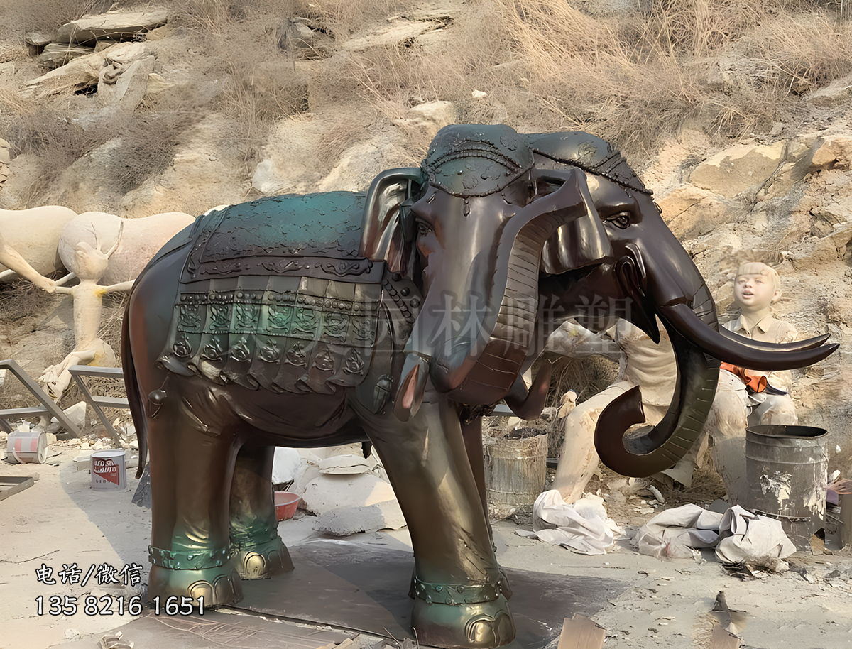 三個頭的青銅大象雕塑