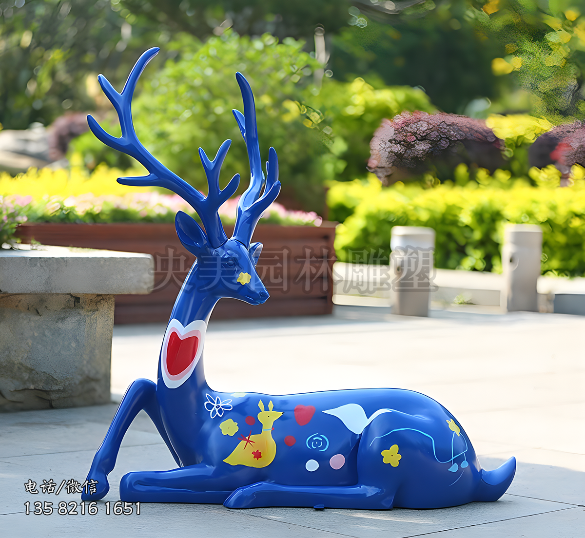 臥著的玻璃鋼藍(lán)色彩繪梅花鹿雕塑