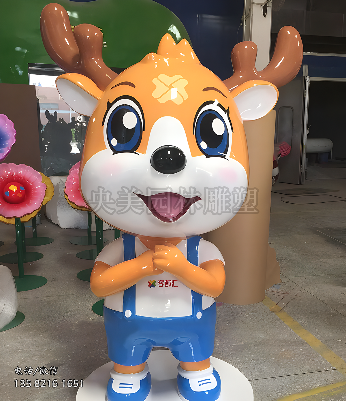 抱拳的玻璃鋼卡通小鹿雕塑