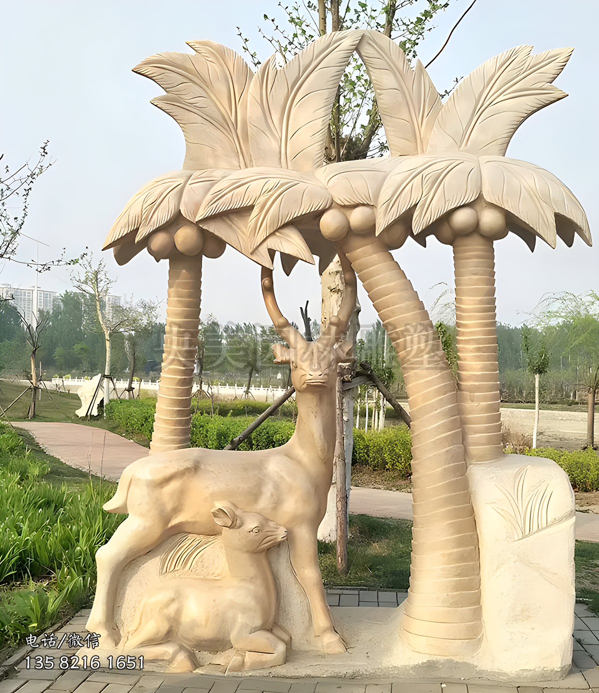 梅花鹿、椰樹石雕景觀雕塑
