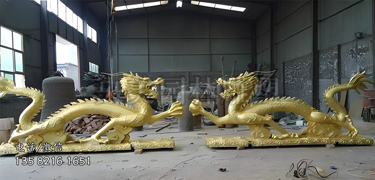 雙龍戲珠漆金銅雕龍