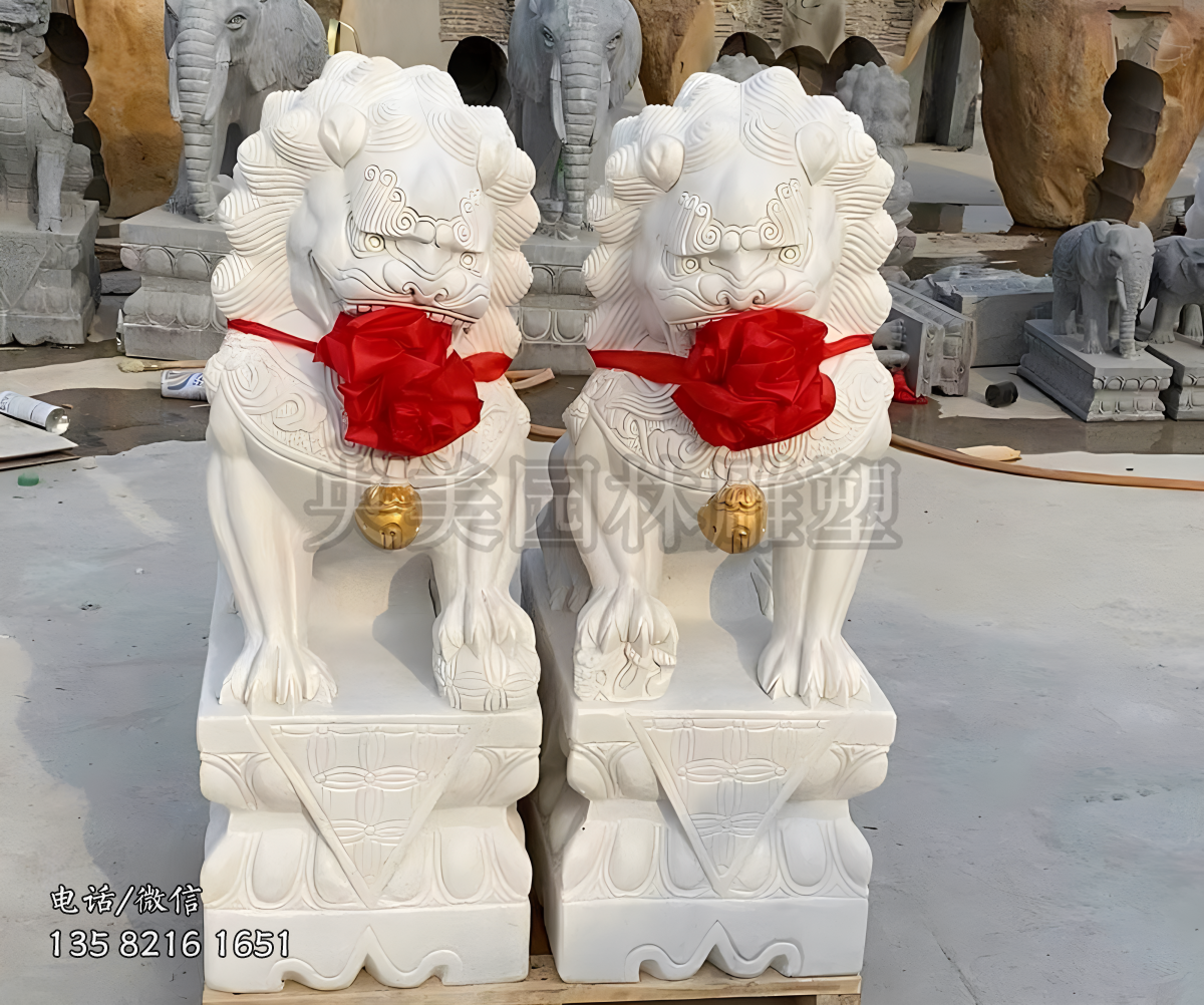 一對小尺寸漢白玉石雕獅子