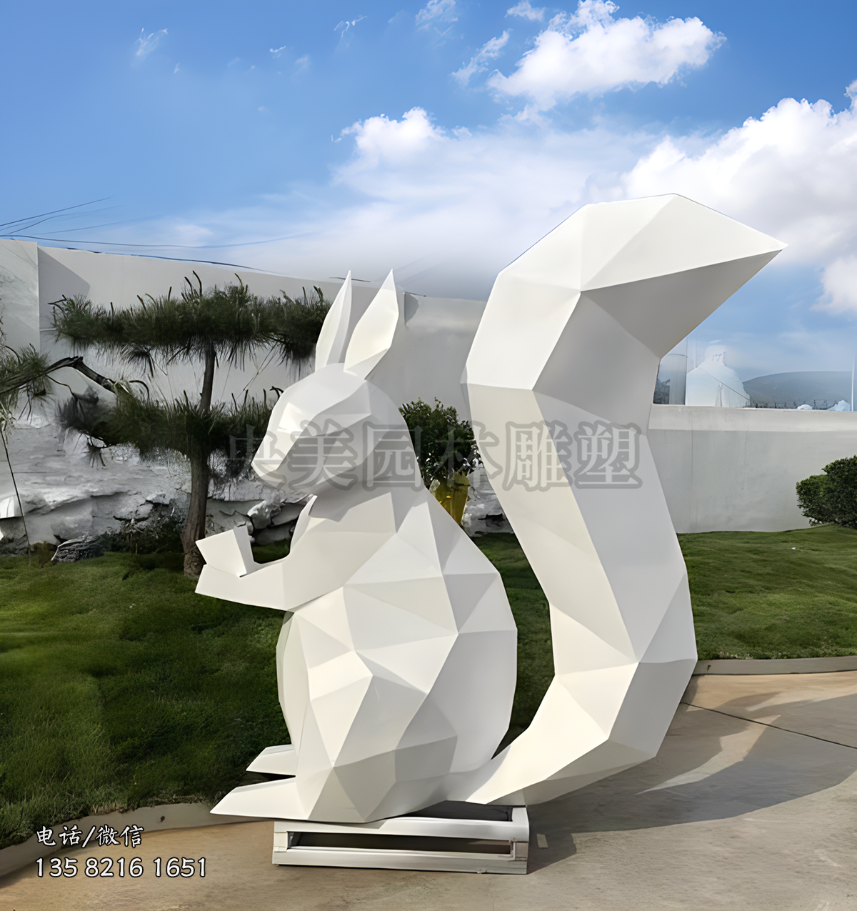 不銹鋼幾何切面松鼠雕塑