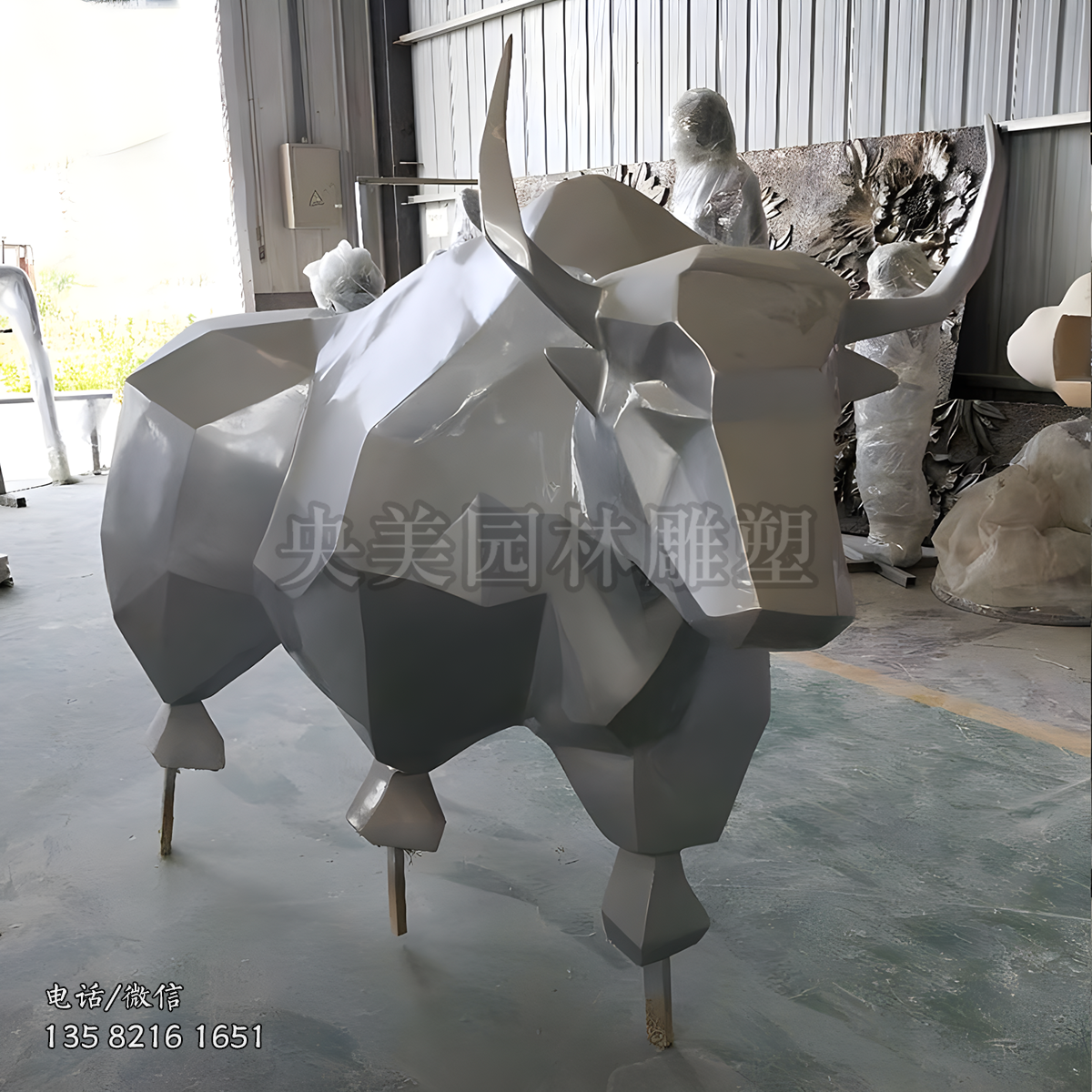 不銹鋼大塊面抽象牛雕塑