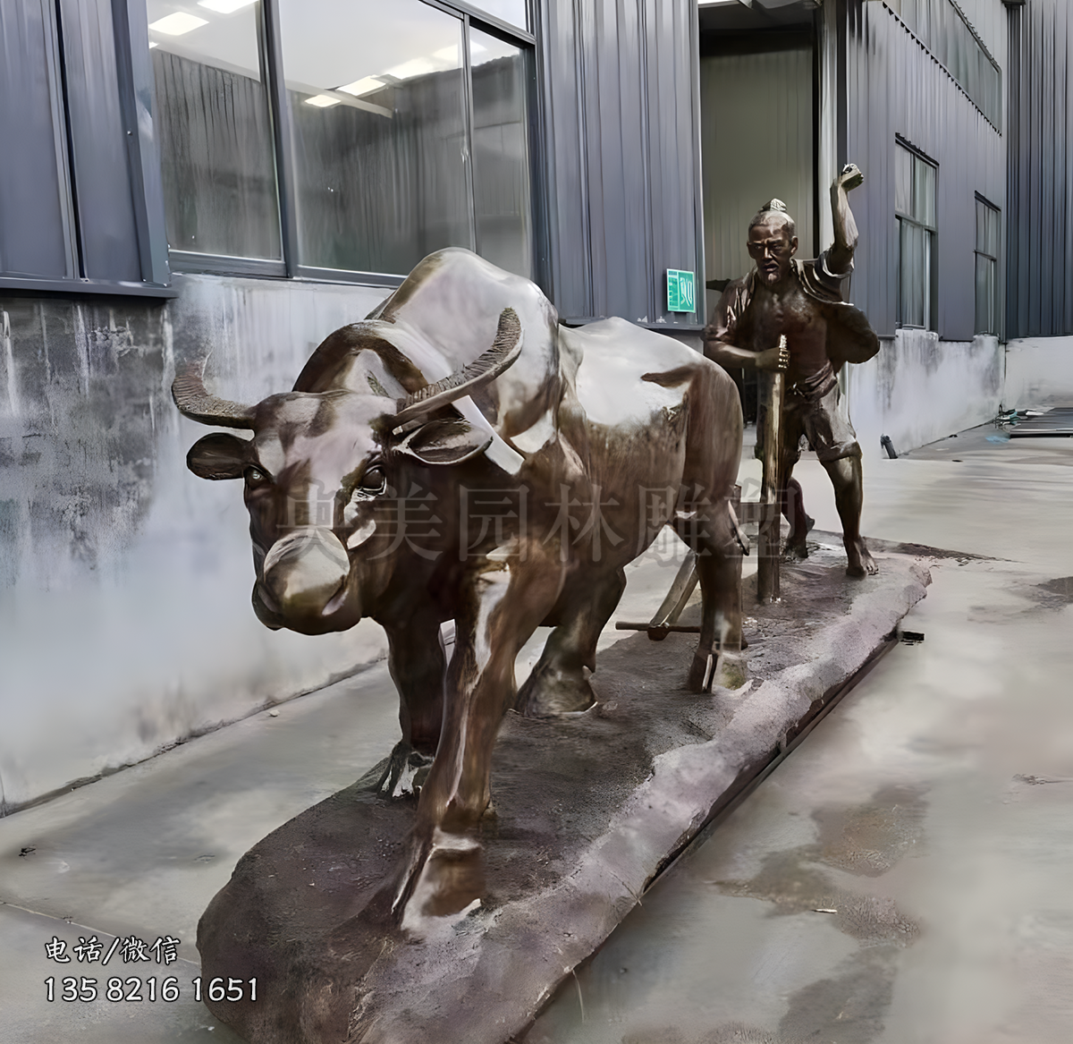 耕地牛玻璃鋼雕塑