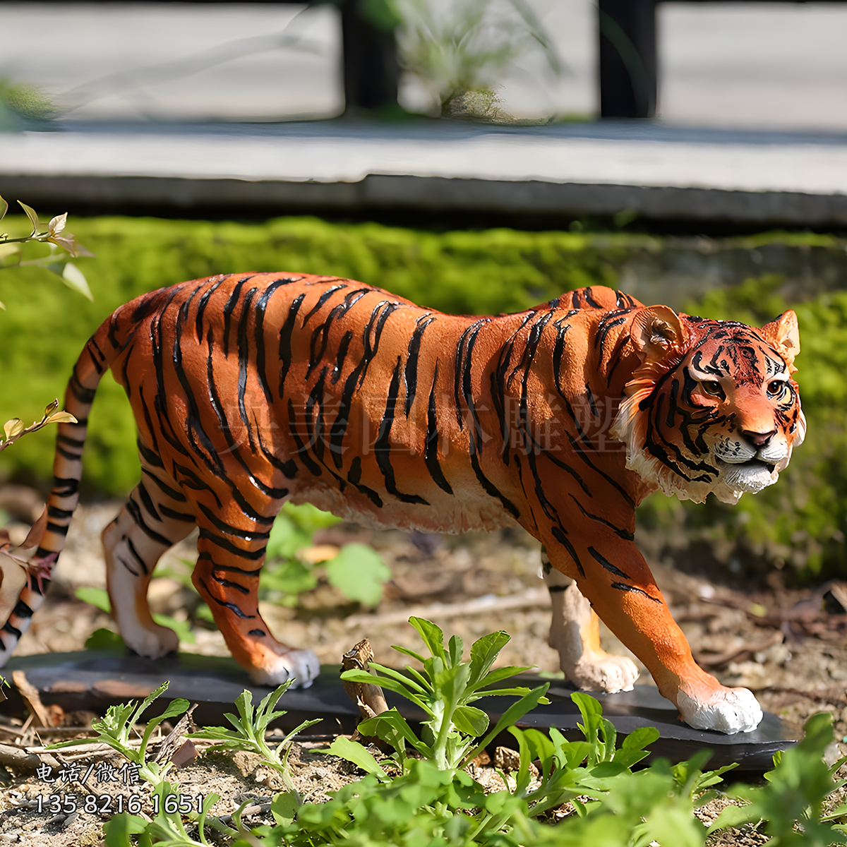 仿真老虎玻璃鋼動物雕塑