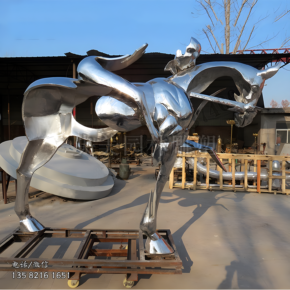 殘缺的馬不銹鋼創(chuàng)意景觀雕塑