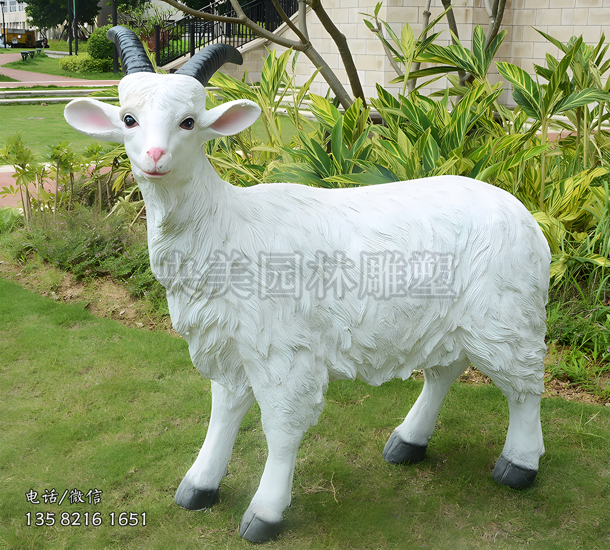 白色玻璃鋼仿真山羊雕塑