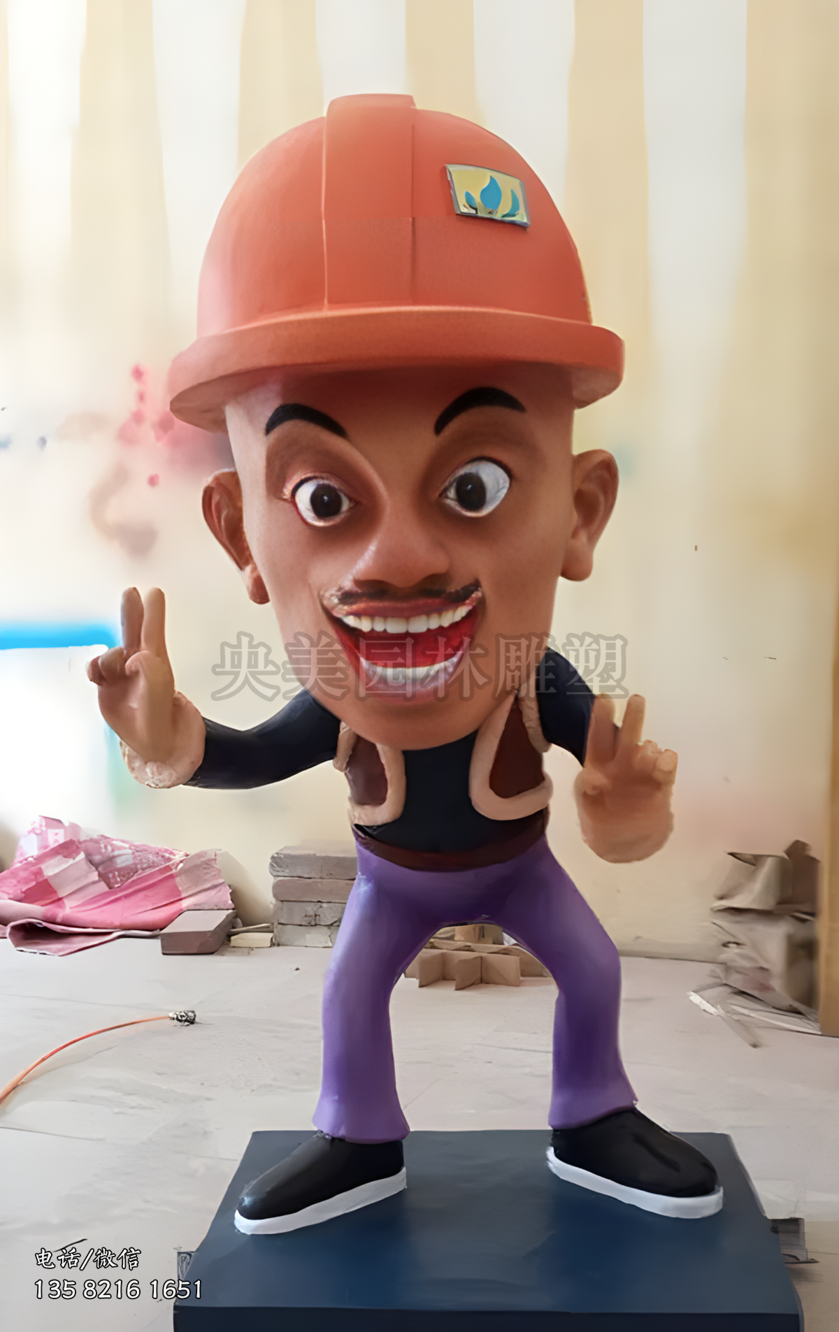 玻璃鋼彩繪光頭強雕塑