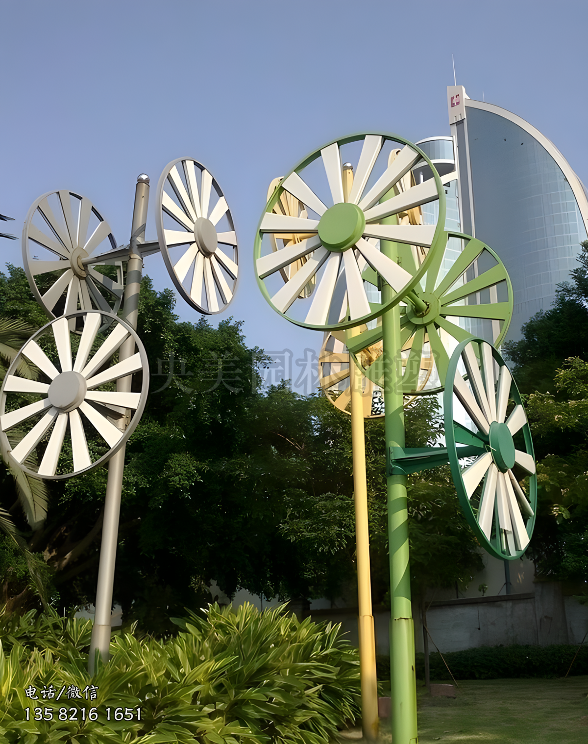 鐵藝風(fēng)車景觀雕塑