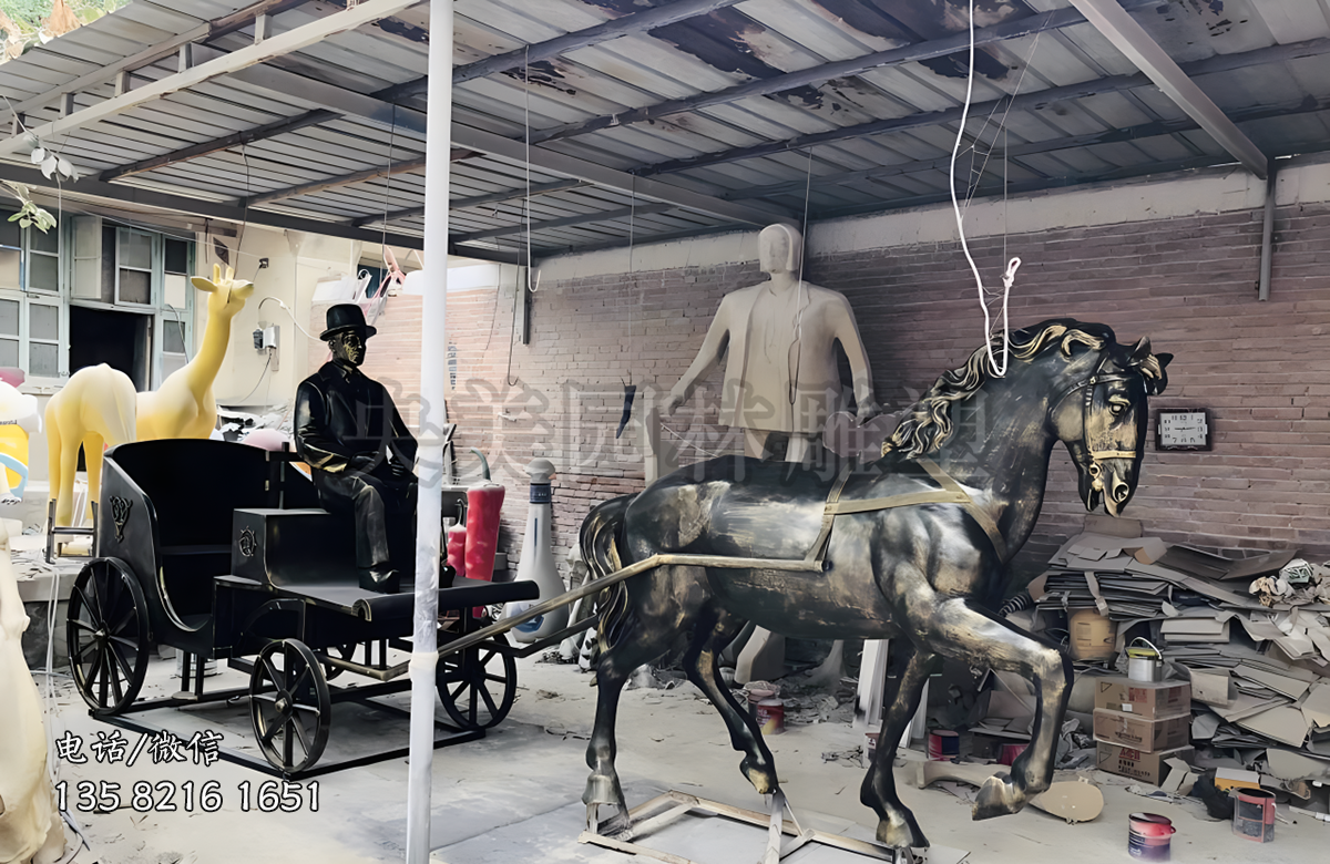 玻璃鋼仿銅西方人物駕馬車(chē)雕塑