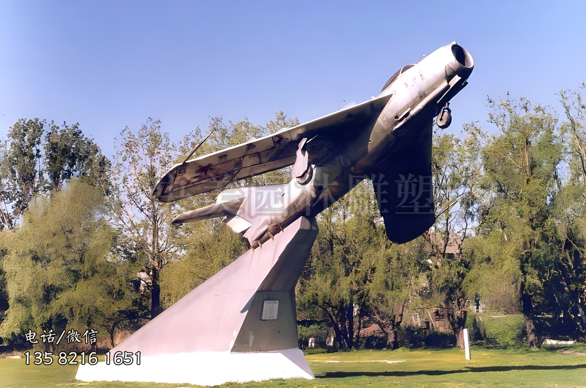 二戰(zhàn)時期的飛機造型雕塑