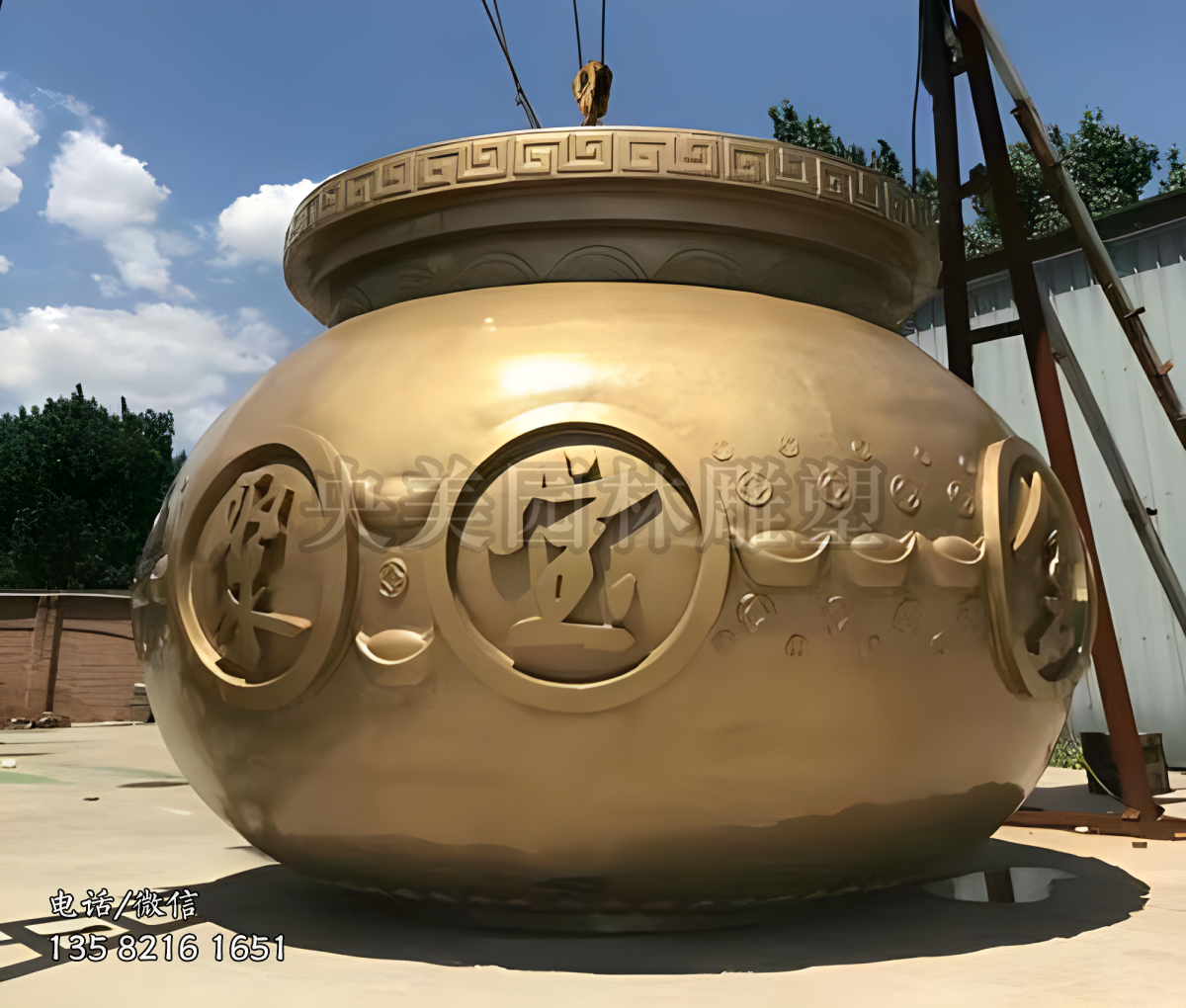 純銅鍛造大型聚寶盆雕塑