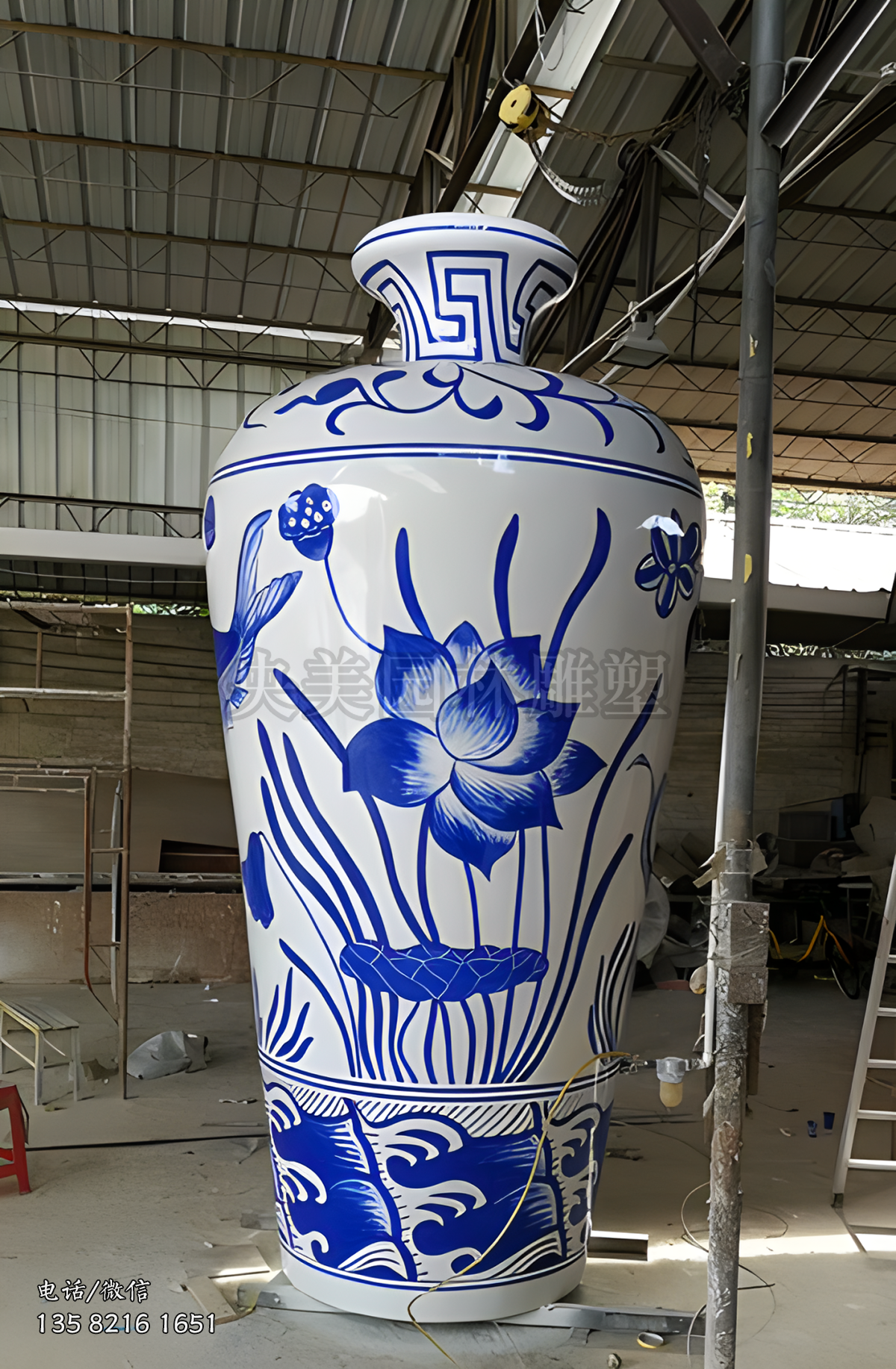 玻璃鋼放景泰藍花瓶雕塑